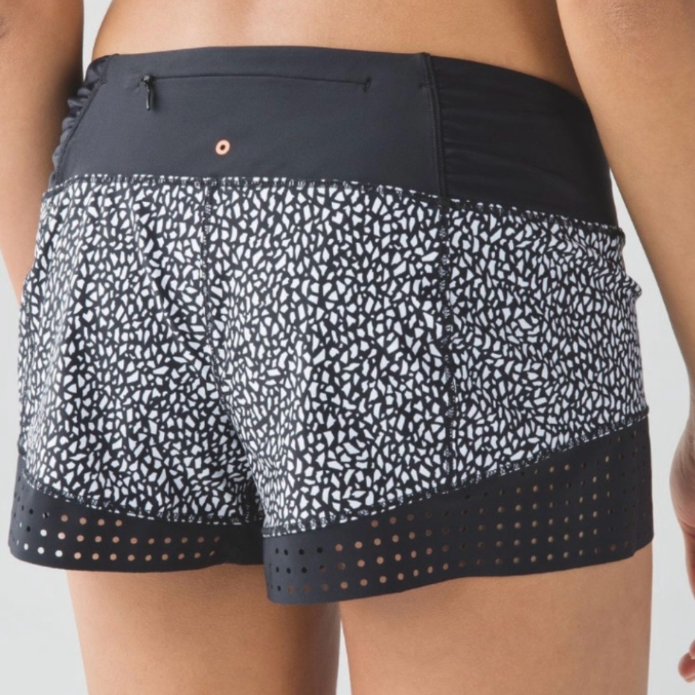 Lululemon - Lined Stride to Tide Short